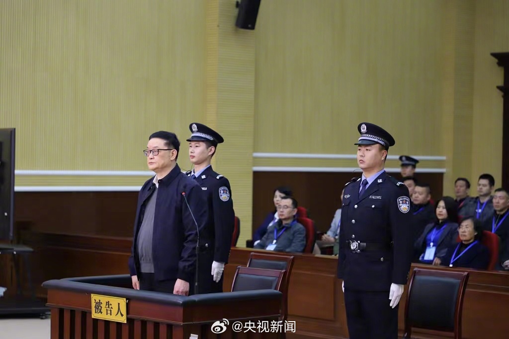 足协原副主席李毓毅一审被控非法收受1200万余元，当庭认罪悔罪